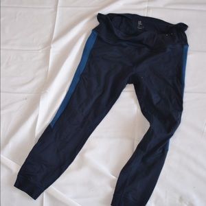 EUC gapfit navy cuffed leggings. Size L